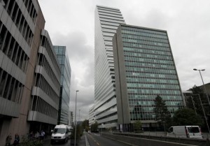 Roche shows its intent with Switzerland’s tallest skyscraper (reuters.com)