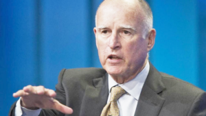 California governor decries ‘predatory’ pricing as he signs law to make EpiPen available (statnews.com)