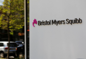 Bristol-Myers is sued for $6.4 billion over delayed cancer drug (reuters.com)